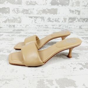 NEW Vince Camuto Vernani Heeled Tan Cream Heeled Sandals V3